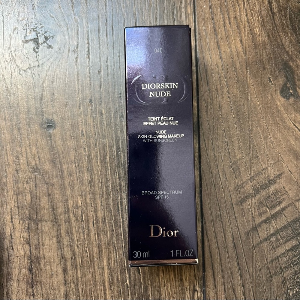 NEW Dior Diorskin Nude Skin Glowing Makeup 040 honey Beige Foundation SPF 15
